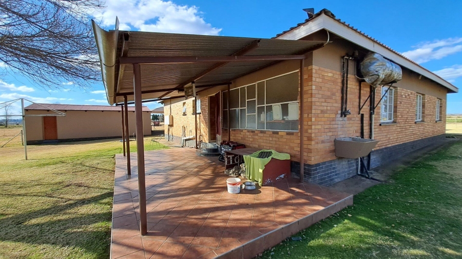 8 Bedroom Property for Sale in Potchefstroom Rural North West